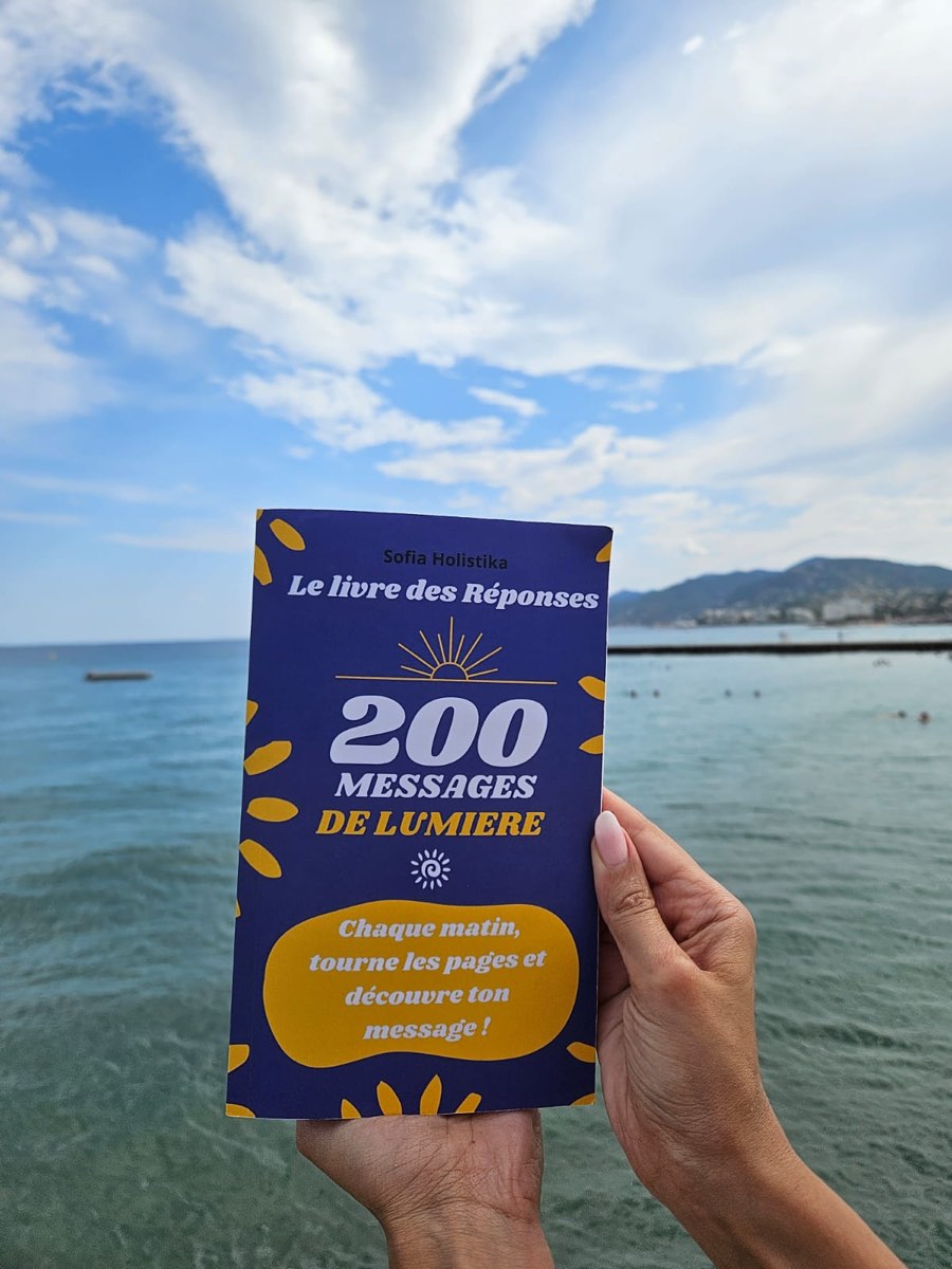 Livre 200 Messages de Lumière écrit par Sofia Holistika, énergéticienne à Nice